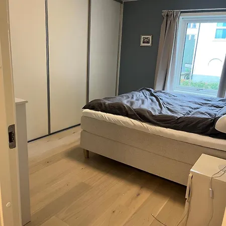 With 2 Bedrooms Lägenhet